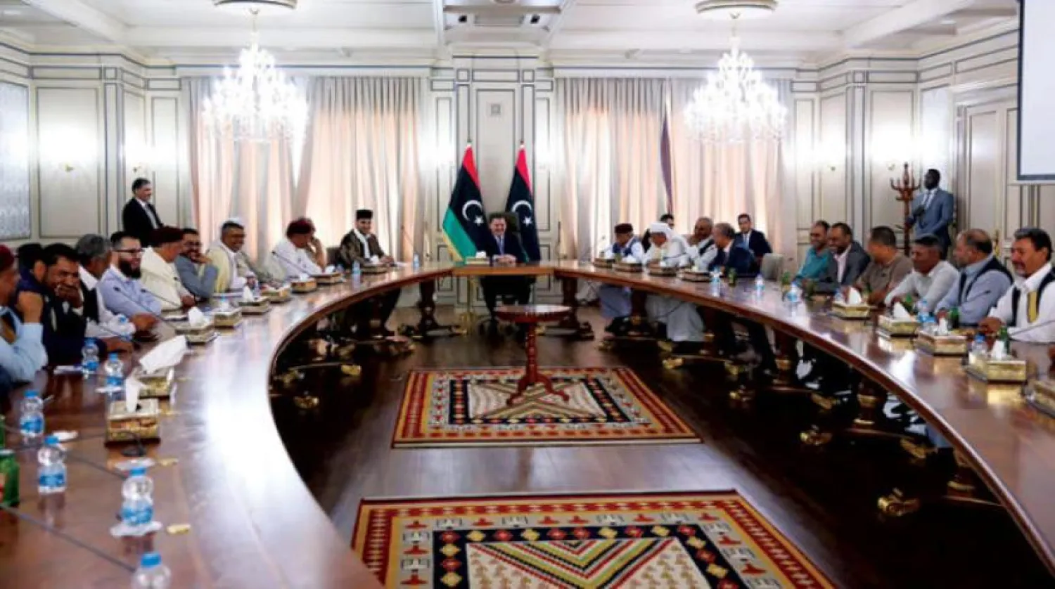 Dibeybe’nin Trablus'ta el-Avakir aşiretinden bir heyet ile yaptığı görüşmeden bir kare (UBH)