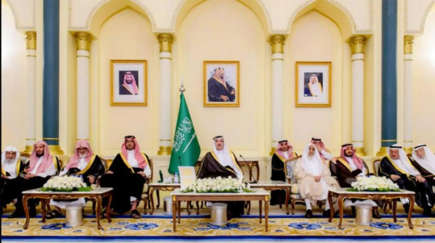 Medine Emiri ve üst düzey yöneticiler merhum Şenkîtî’nin onuruna düzenlenen törende (Şarku'l Avsat)