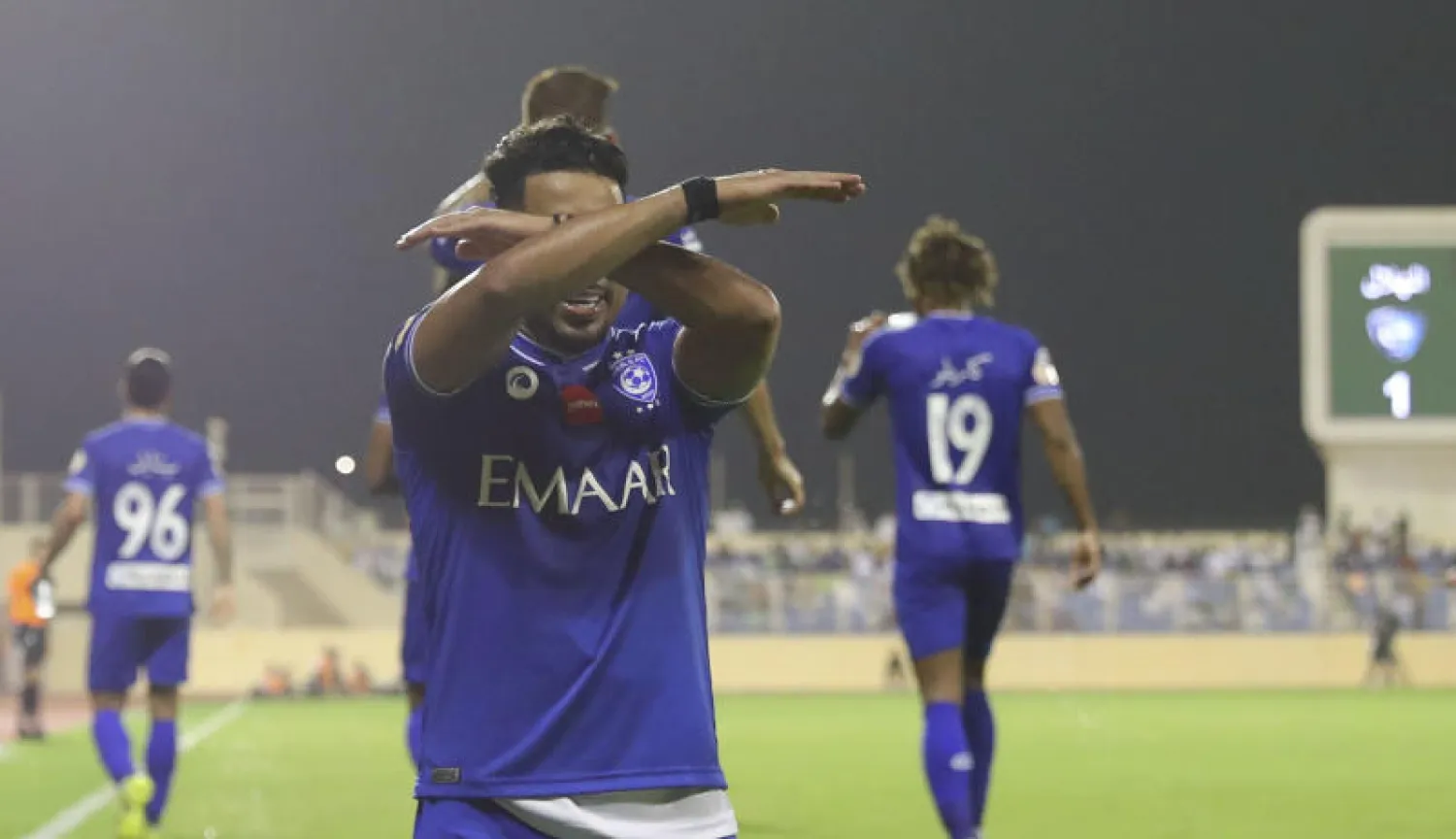 سجل لاعب الهلال سالم الدوسري هدفين في مرمى الفتح (تصوير: علي الظاهري)