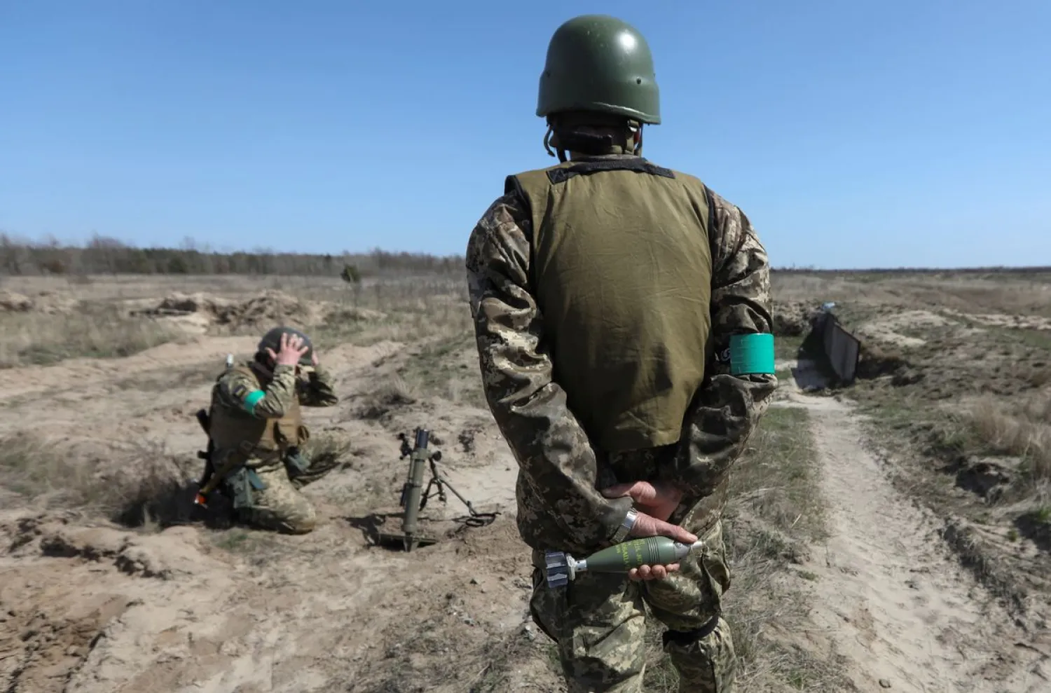 Members of the Ukrainian Territorial Defense Forces attend military drills, as Russia’s attack on Ukraine continues, in Kyiv Region, Ukraine April 15, 2022. REUTERS/Stringer
