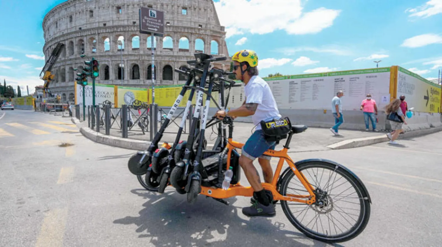تضم روما سبع شركات تأجير مرخصة لأسطول من 14500 دراجة «سكوتر» (أ.ف.ب)