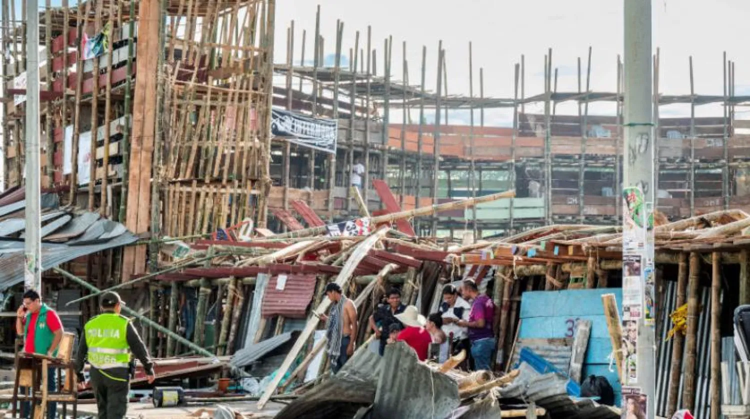 Kolombiya'nın Espinal kentinde dün çöken tribün (Reuters)
