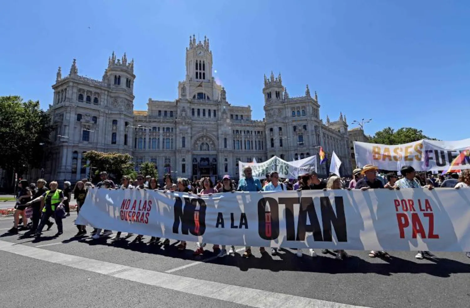 مظاهرة مناهضة لحلف الأطلسي في مدريد (أ.ف.ب)