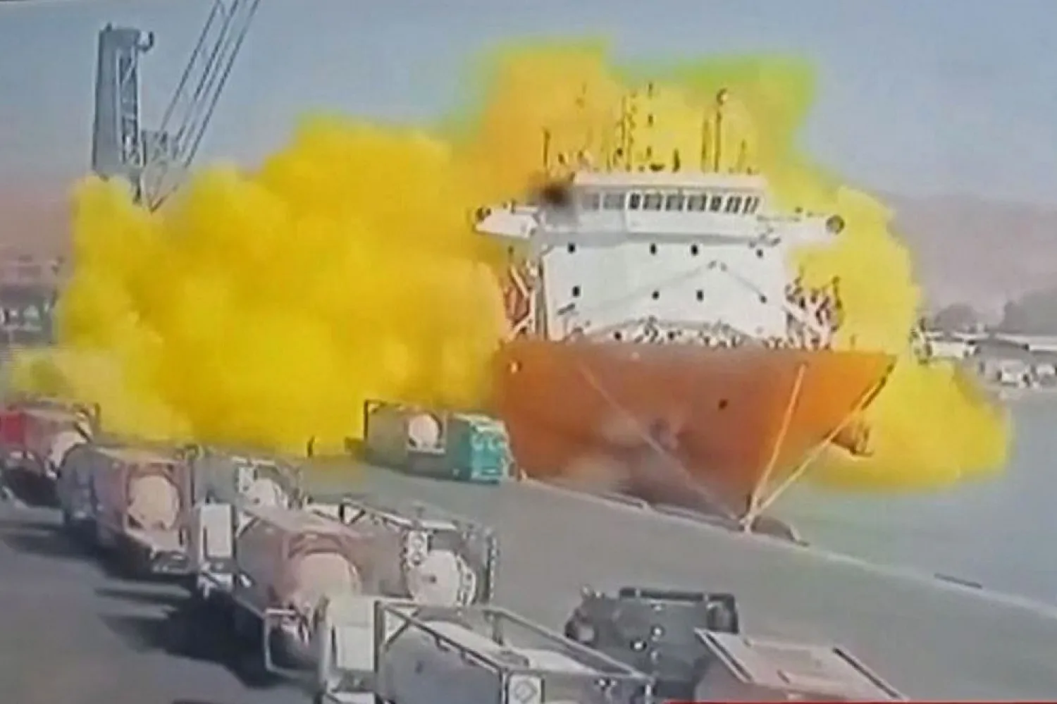 This image grab taken from a CCTV footage broadcasted by Jordan's Al-Mamlaka TV on June 27, 2022 shows the moment of a toxic gas explosion in Jordan's Aqaba port.(Al-Mamlaka TV / AFP)