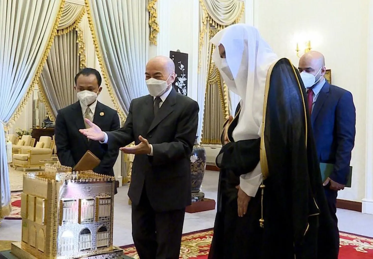 King Norodom Sihamoni of Cambodia meets with Secretary General of the Muslim World League Dr. Mohammad bin Abdulkarim Al-Issa. (SPA)