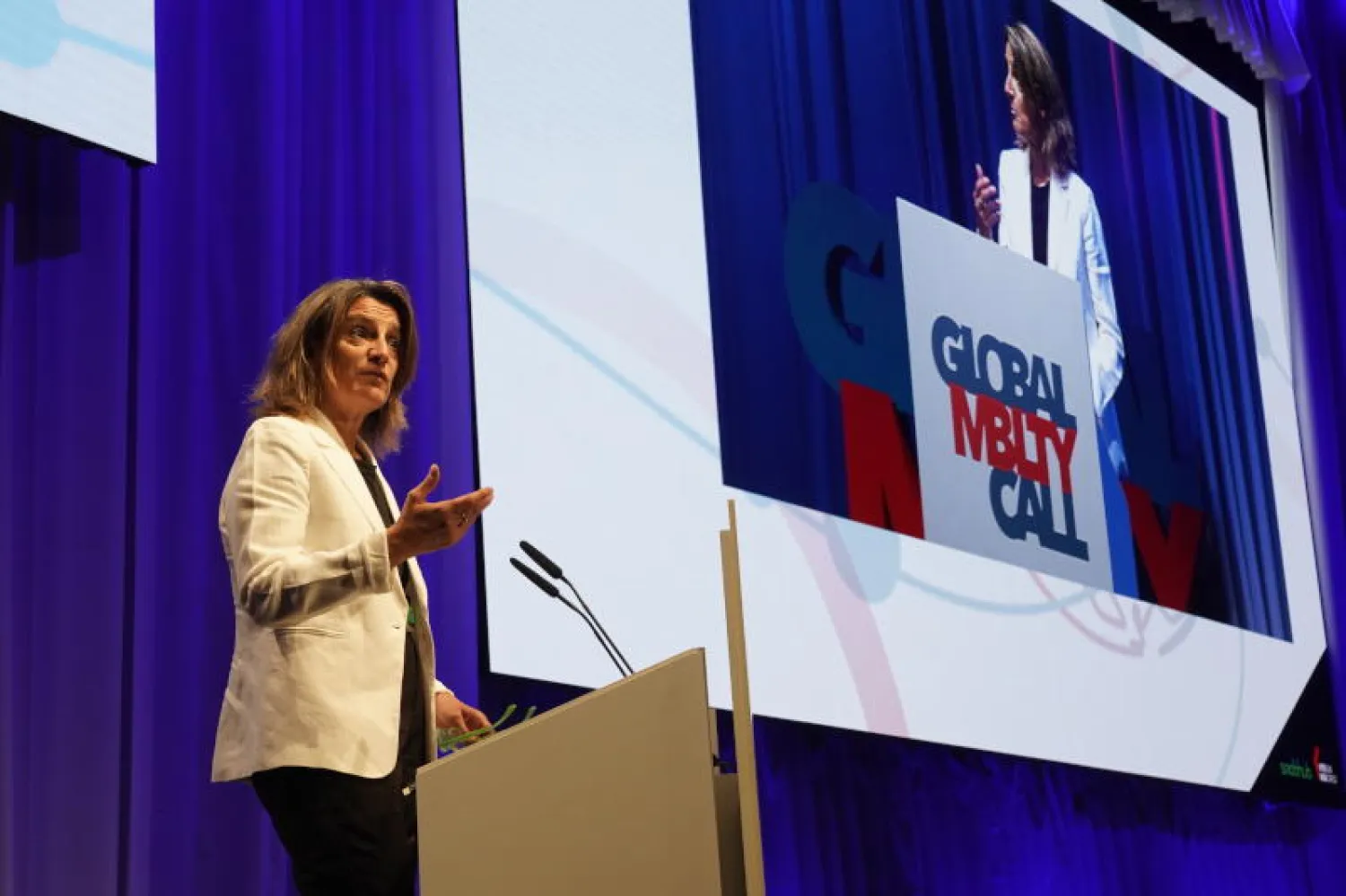 وزيرة الطاقة الإسبانية تيريزا ريبيرا (أ.ب)