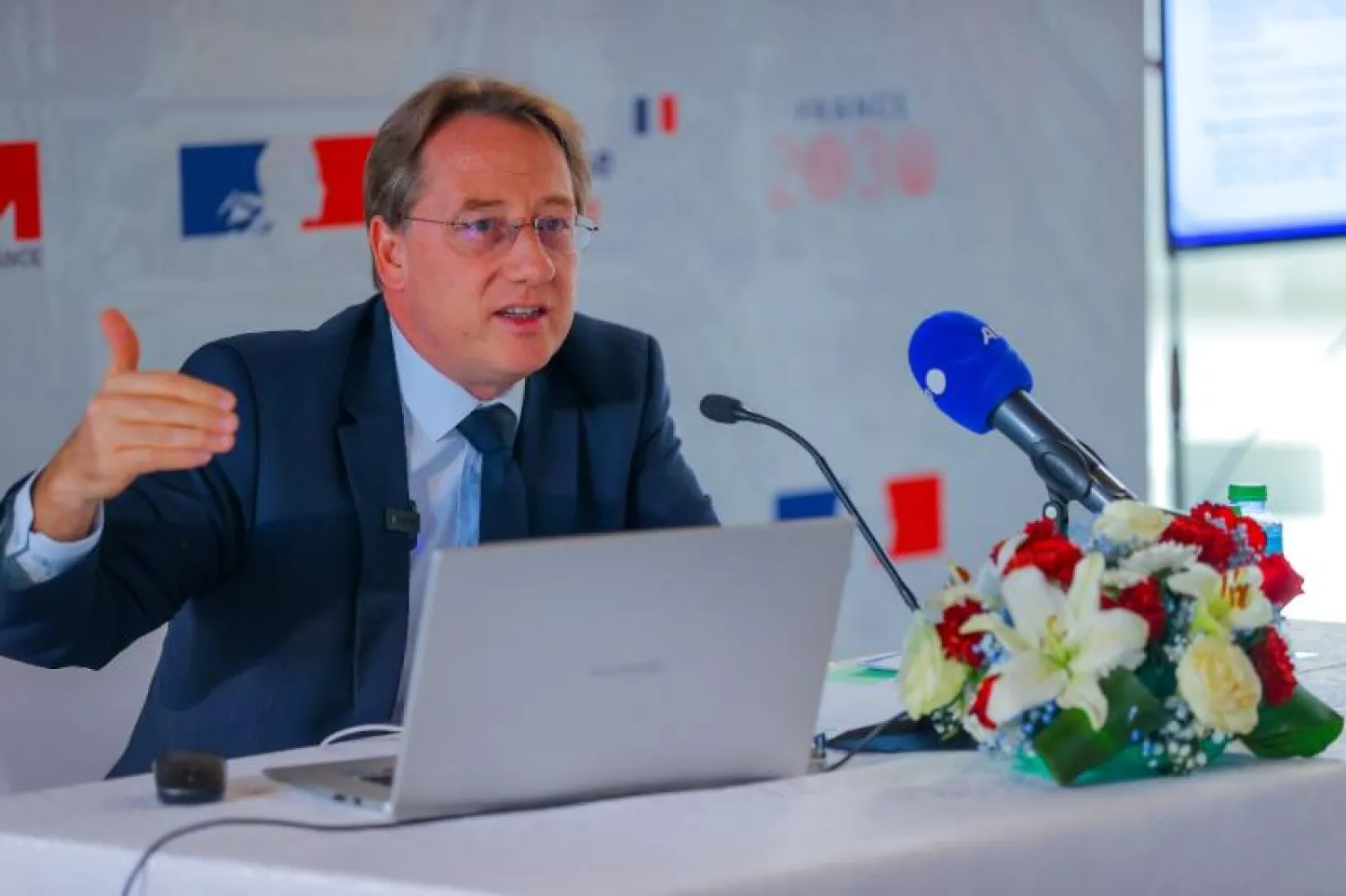 لودوفيك بويّ السفير الفرنسي لدى السعودية خلال مؤتمر صحافي في الرياض (تصوير: سعد الدوسري)