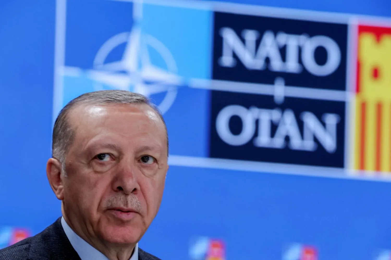 Dış basındaki bazı analizlerde, Cumhurbaşkanı Recep Tayyip Erdoğan'ın Finlandiya ve İsveç'in NATO üyeliğine yeşil ışık yakması, 2023 seçimlerine yönelik bir hamle olarak değerlendirildi (Reuters)

