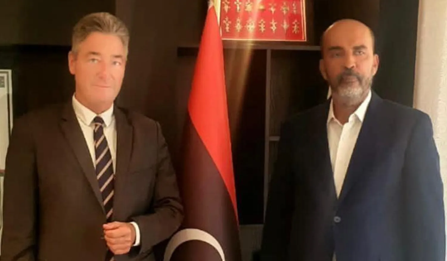 الكوني وأونماخت خلال لقائهما في طرابلس أمس (المجلس الرئاسي)