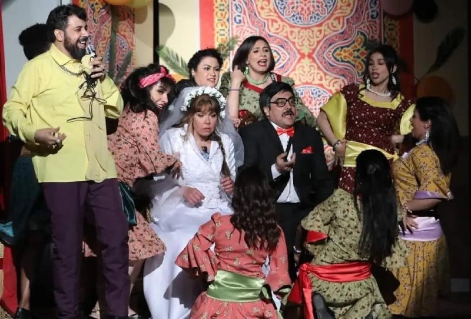 مشهد من العرض المسرحي «الحفيد» (البيت الفني للمسرح)