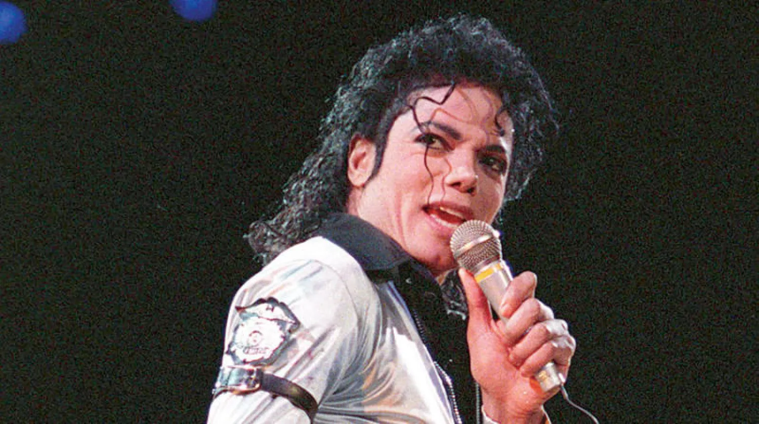 «تفادياً للجدل»... «سوني» تسحب ثلاث أغنيات منسوبة لمايكل جاكسون من منصات للبث