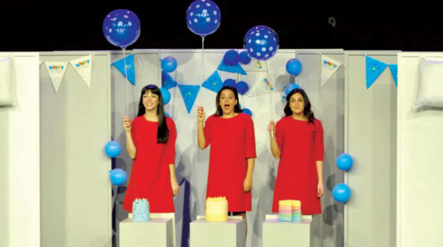 الممثلات الثلاث يطلقن صرخة لإنصاف المرأة (الخدمة الإعلانية)