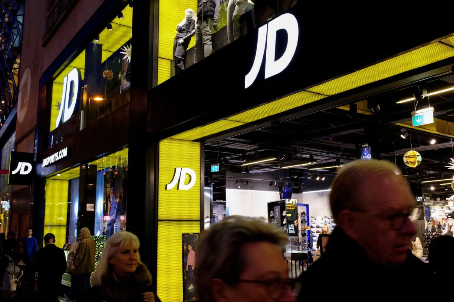 People walk past a JD Sports store in London, Britain, November 17, 2021. REUTERS/May James

