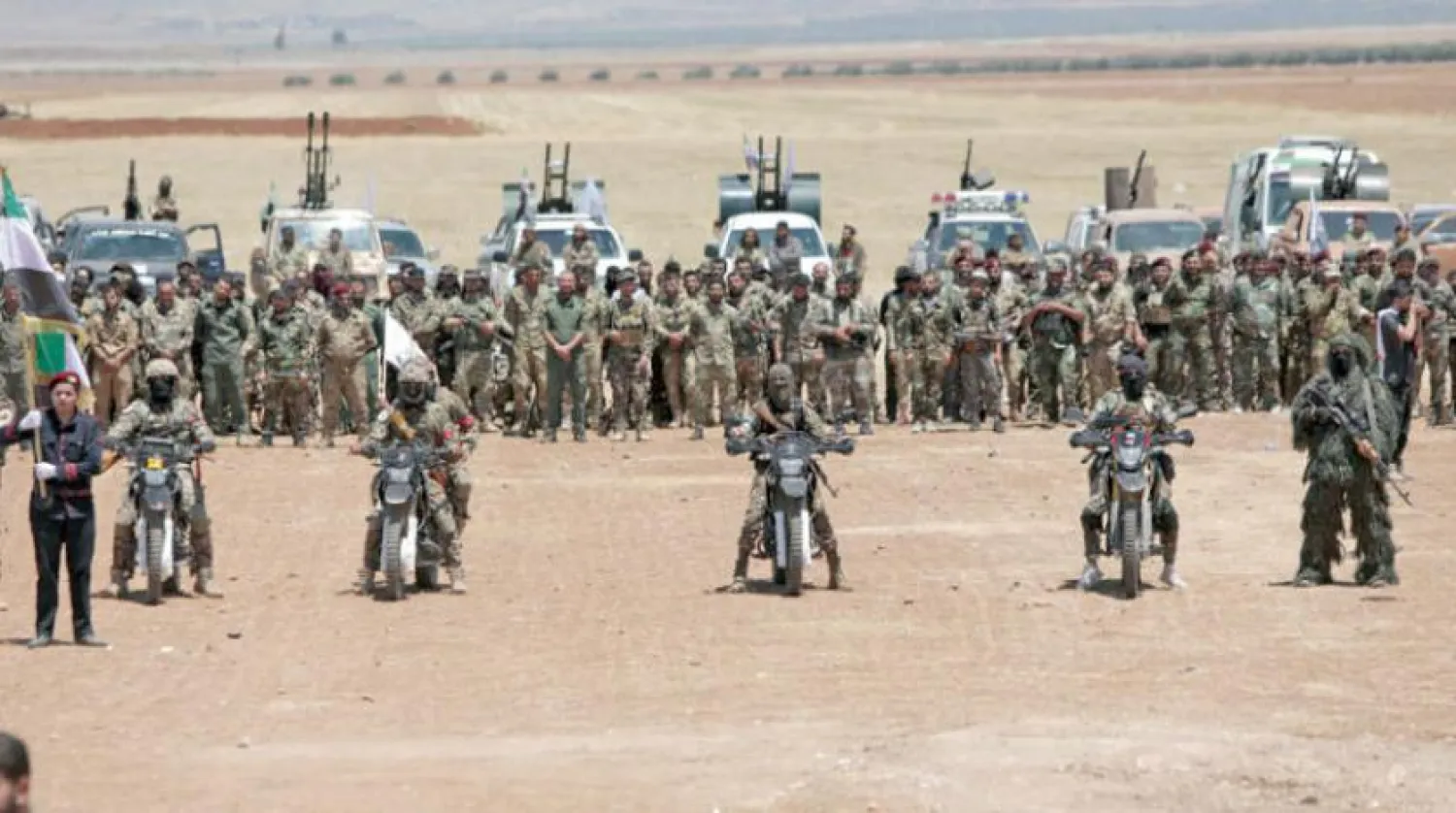 Suriye Milli Ordusu muhtemel operasyon öncesinde son hazırlıklarını yapıyor. (AFP)  