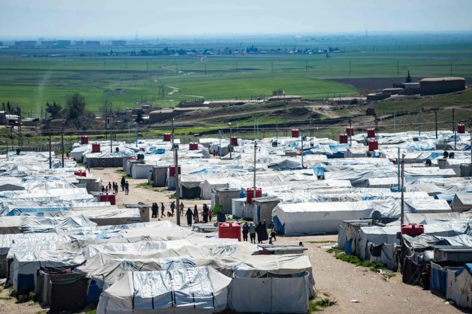 مخيم «روج»؛ حيث يحتجز أقارب الأشخاص المشتبه في انتمائهم لـ«داعش» في محافظة الحسكة شمال شرقي سوريا (أ.ف.ب)