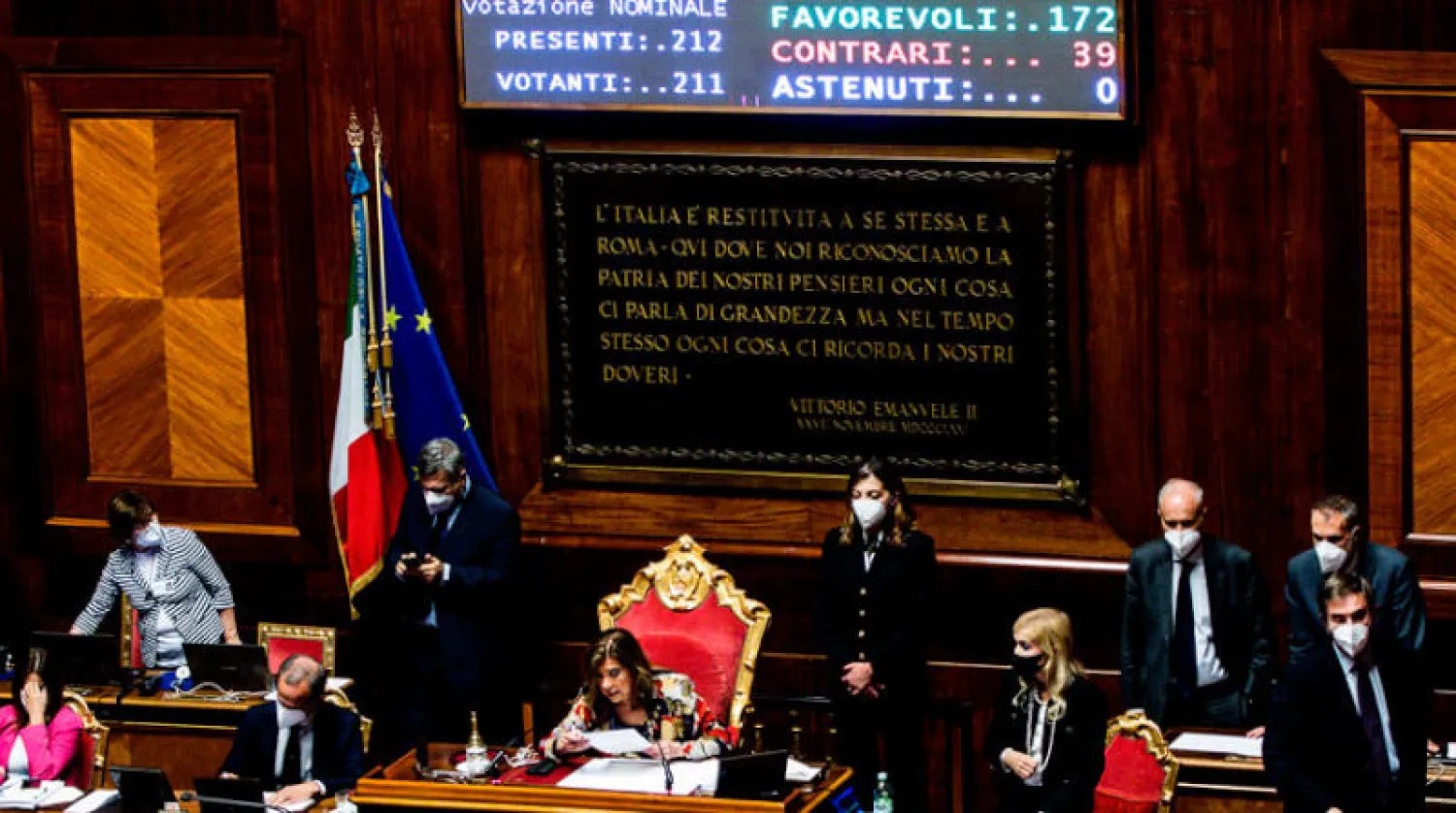 مجلس الشيوخ الايطالي بعد التصويت على الثقة بغياب نواب «النجوم الخمس» في روما أمس (إ ب أ)