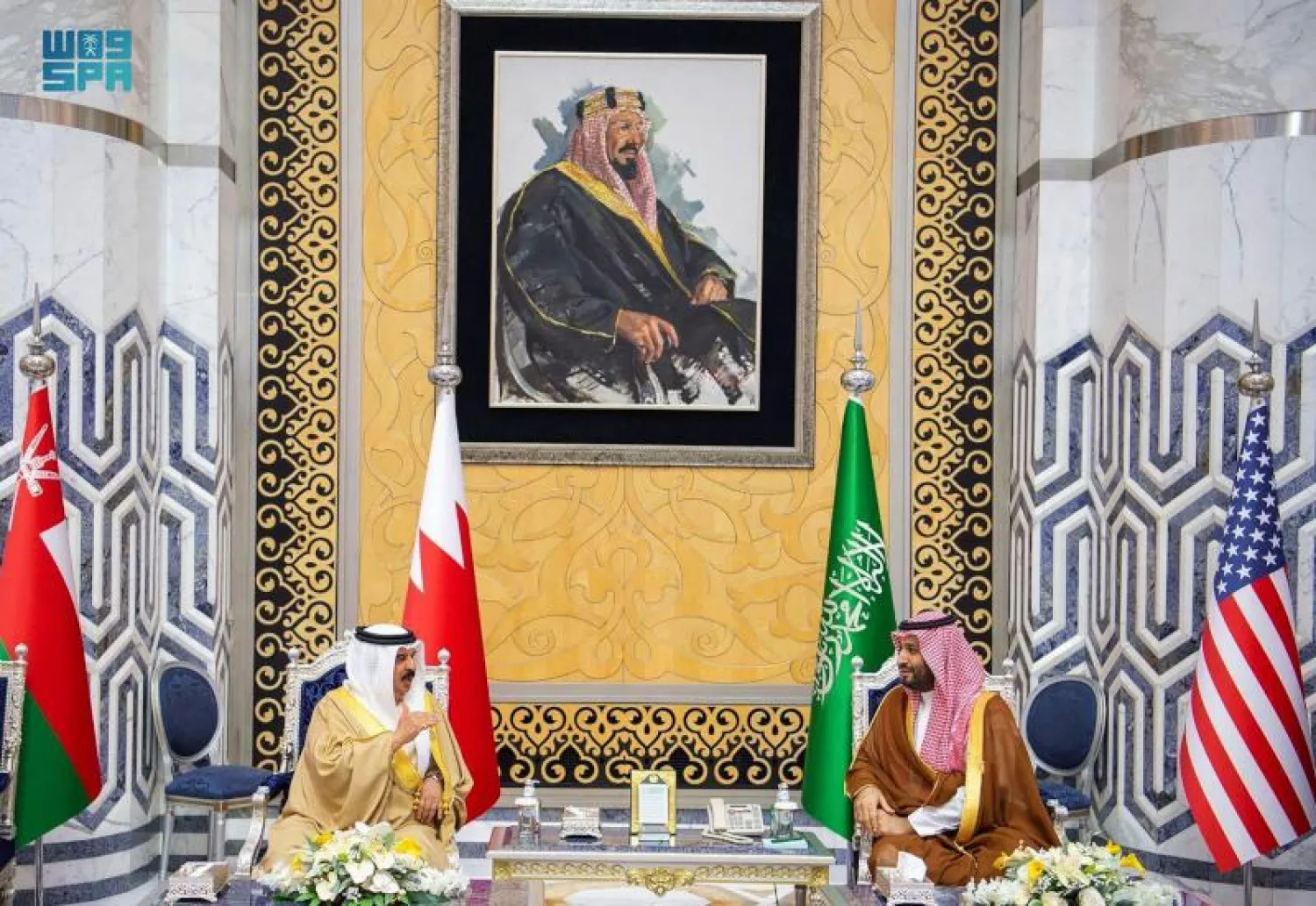 ولي العهد السعودي الأمير محمد بن سلمان في لقائه مع ملك البحرين حمد بن عيسى آل خليفة (أ.ف.ب)
