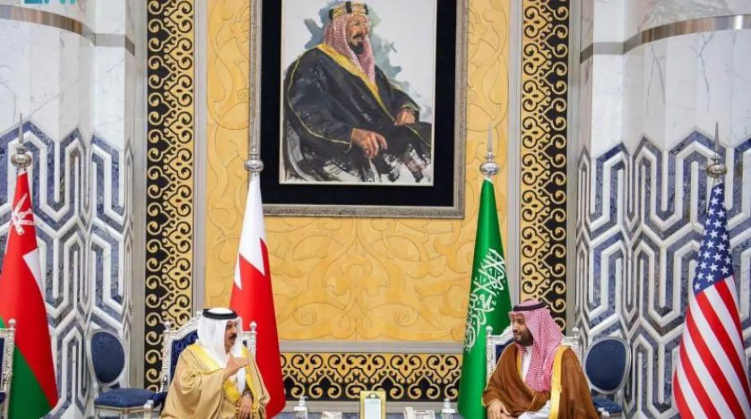 Suudi Arabistan Veliaht Prensi Muhammed bin Selman, Bahreyn Kralı ile yaptığı görüşmede (AFP)
