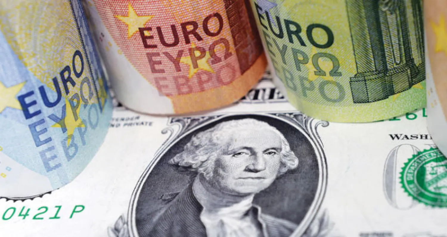 انخفض مؤشر الدولار مقابل ست عملات عالمية (رويترز)