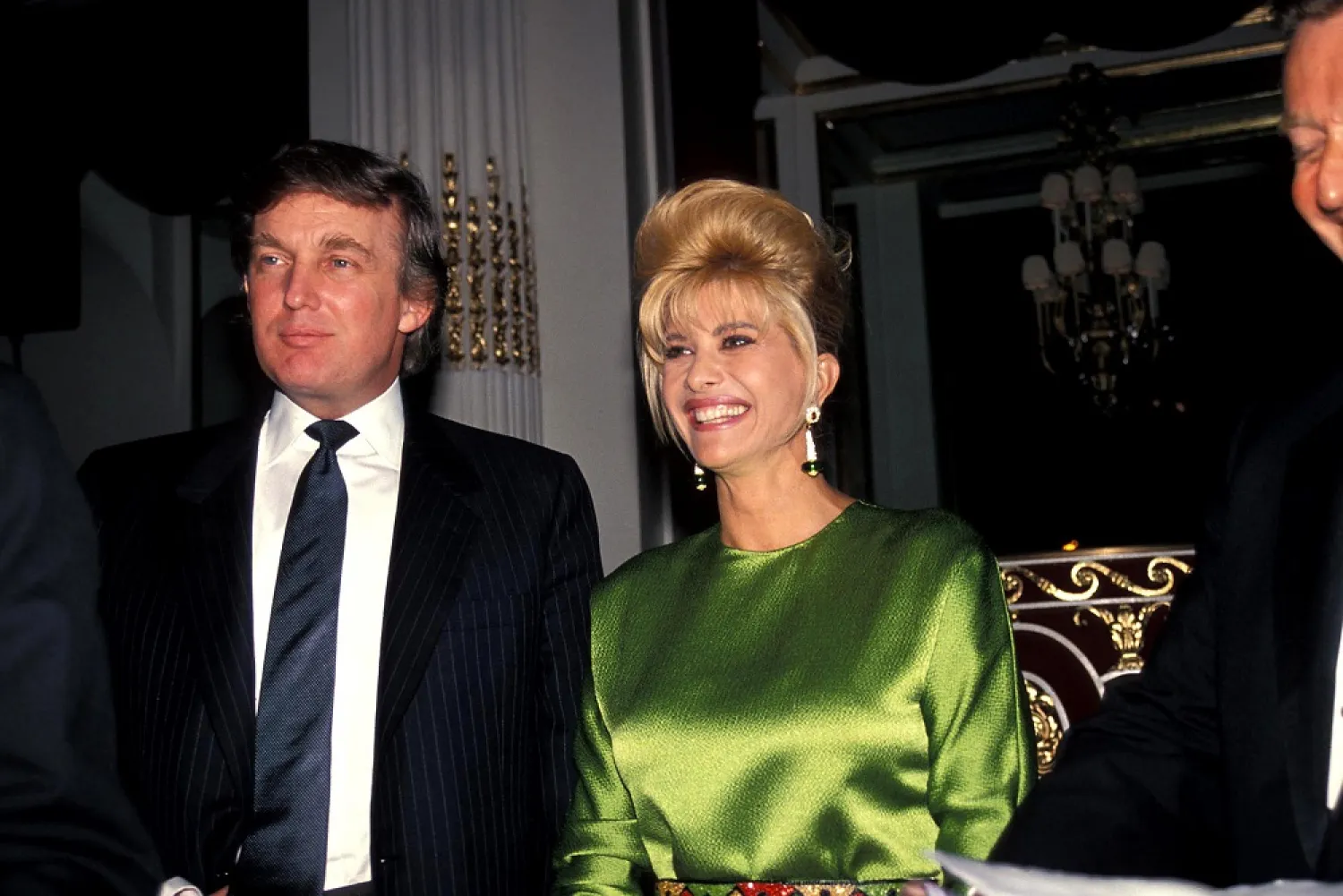 01 February 1986, US, New York: US businessman Donald Trump (L) and his wife Ivana Trump arrive at Circa 1986 restaurant. (dpa)