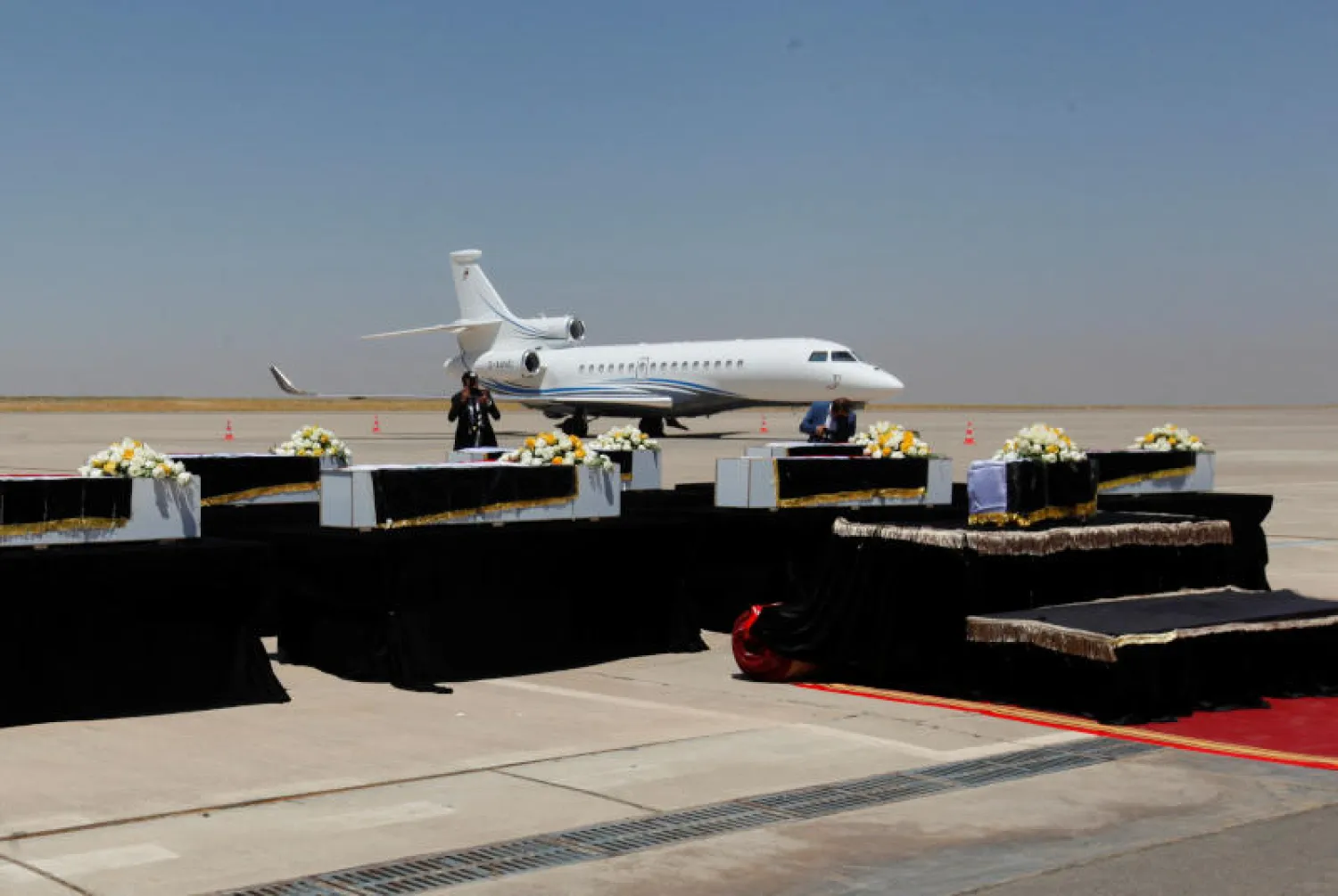 جثامين القتلى في مطار أربيل الدولي (رويترز)