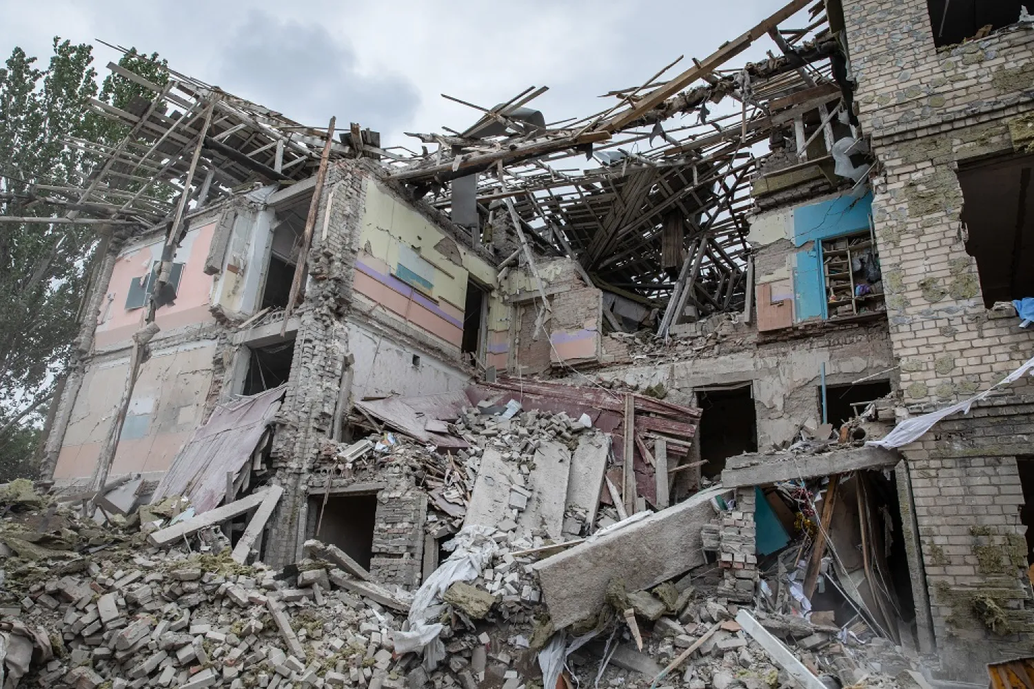 21 July 2022, Ukraine, Kramatorsk: A general view of the destroyed school building in Kramatorsk. (dpa)