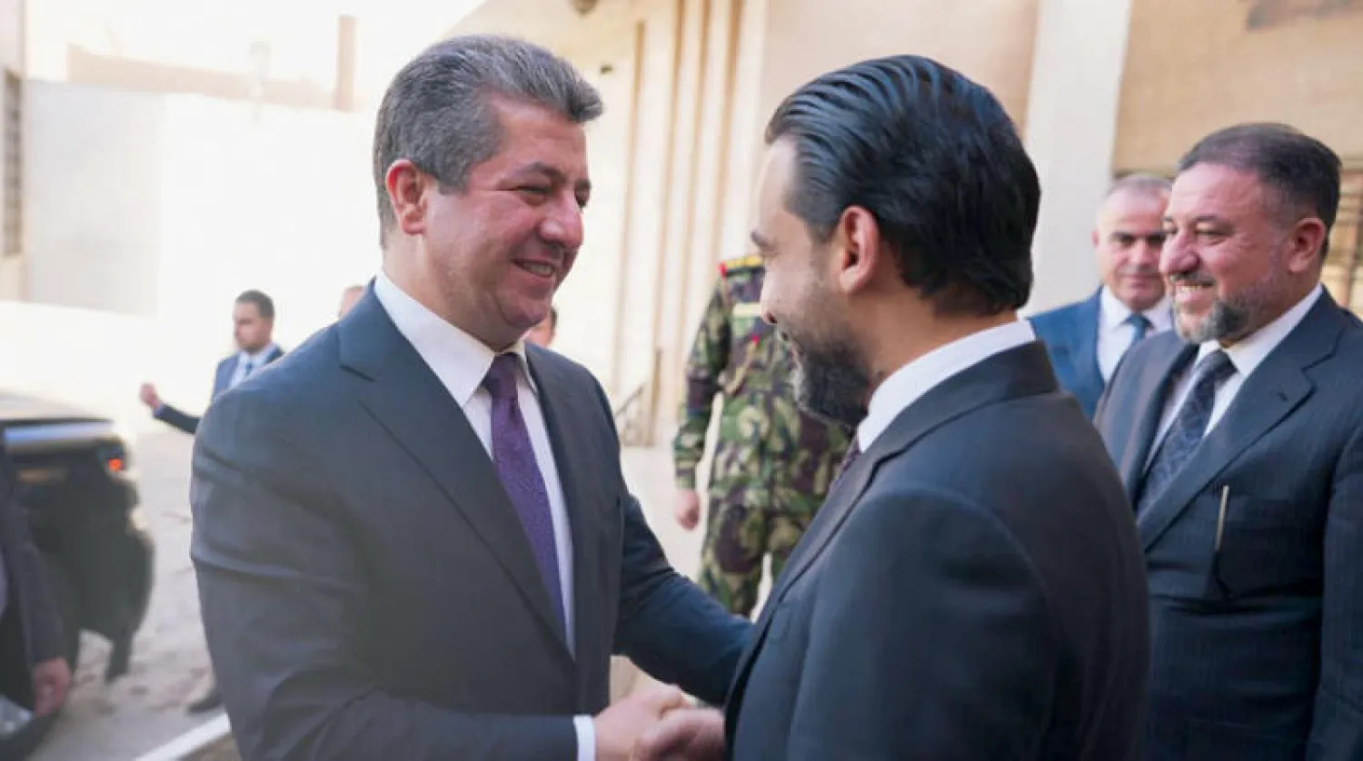 رئيس مجلس النواب محمد الحلبوسي لدى استقباله رئيسَ حكومة كردستان مسرور بارزاني في بغداد أمس (موقع البرلمان العراقي)