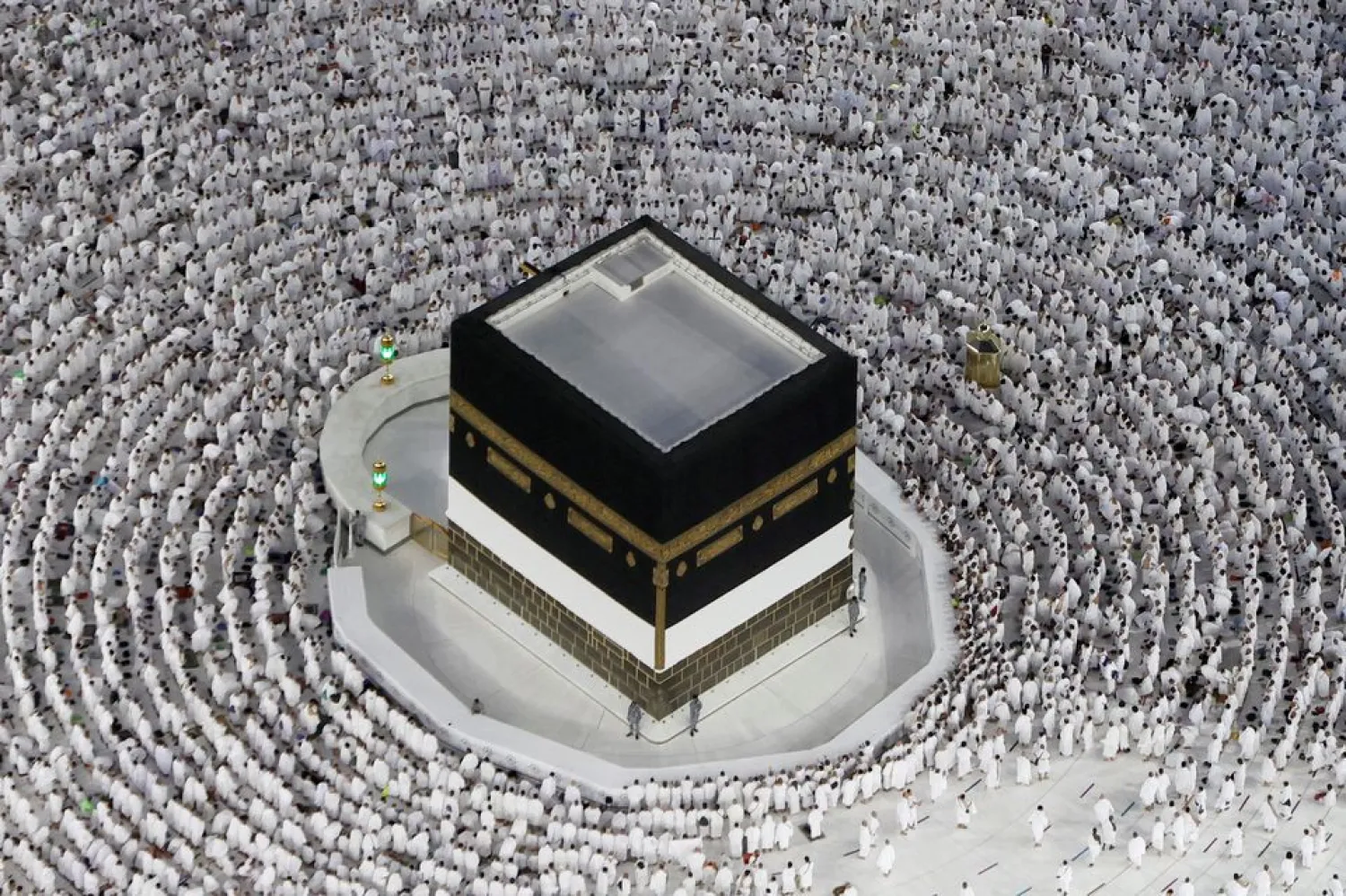 Muslim pilgrims circle the Kaaba and pray at the Grand Mosque ahead of the annual hajj pilgrimage, in the holy city of Makkah, Saudi Arabia July 6, 2022. REUTERS/Mohammed Salem