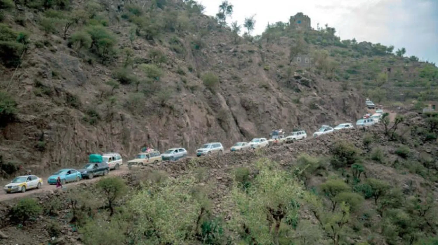 Yemenis suffer from the Houthi blockade when traveling to and from Taiz (AFP)
