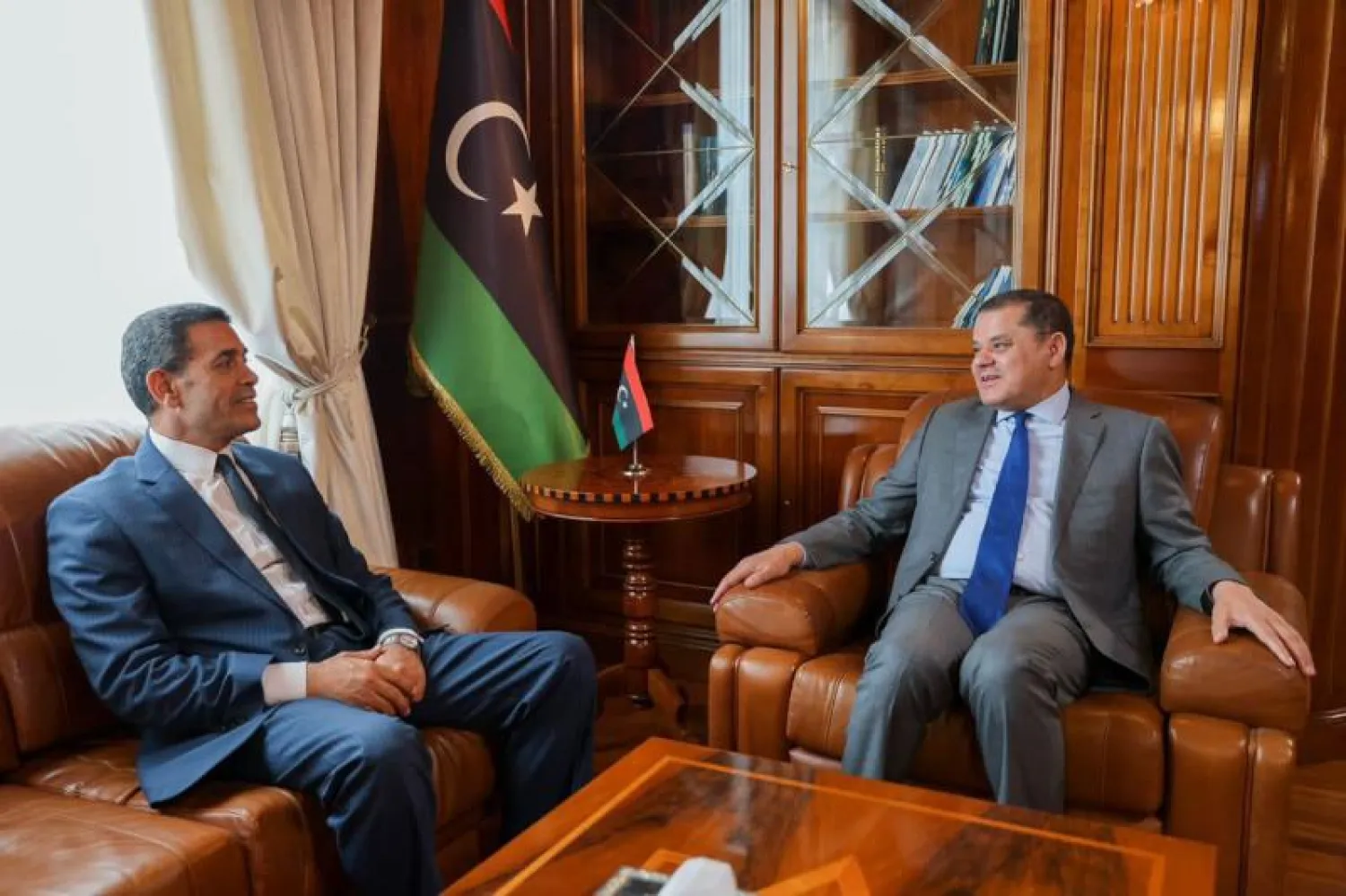 لقاء سابق للدبيبة رئيس حكومة «الوحدة» الليبية المؤقتة وعماد السائح رئيس مفوضية الانتخابات (الحكومة)