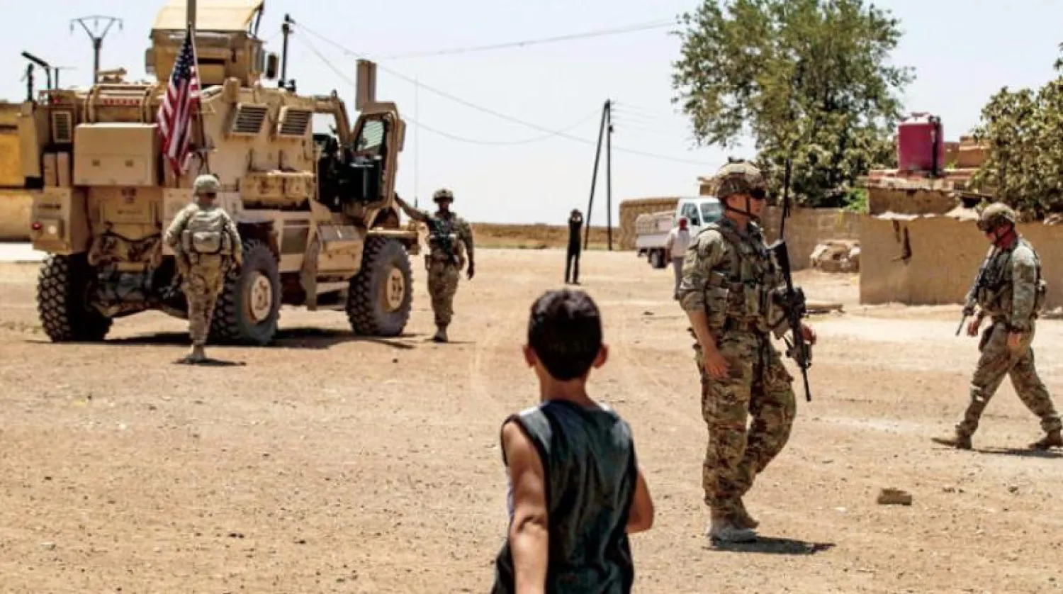 Kamışlı kentindeki ABD devriyesi. (AFP)