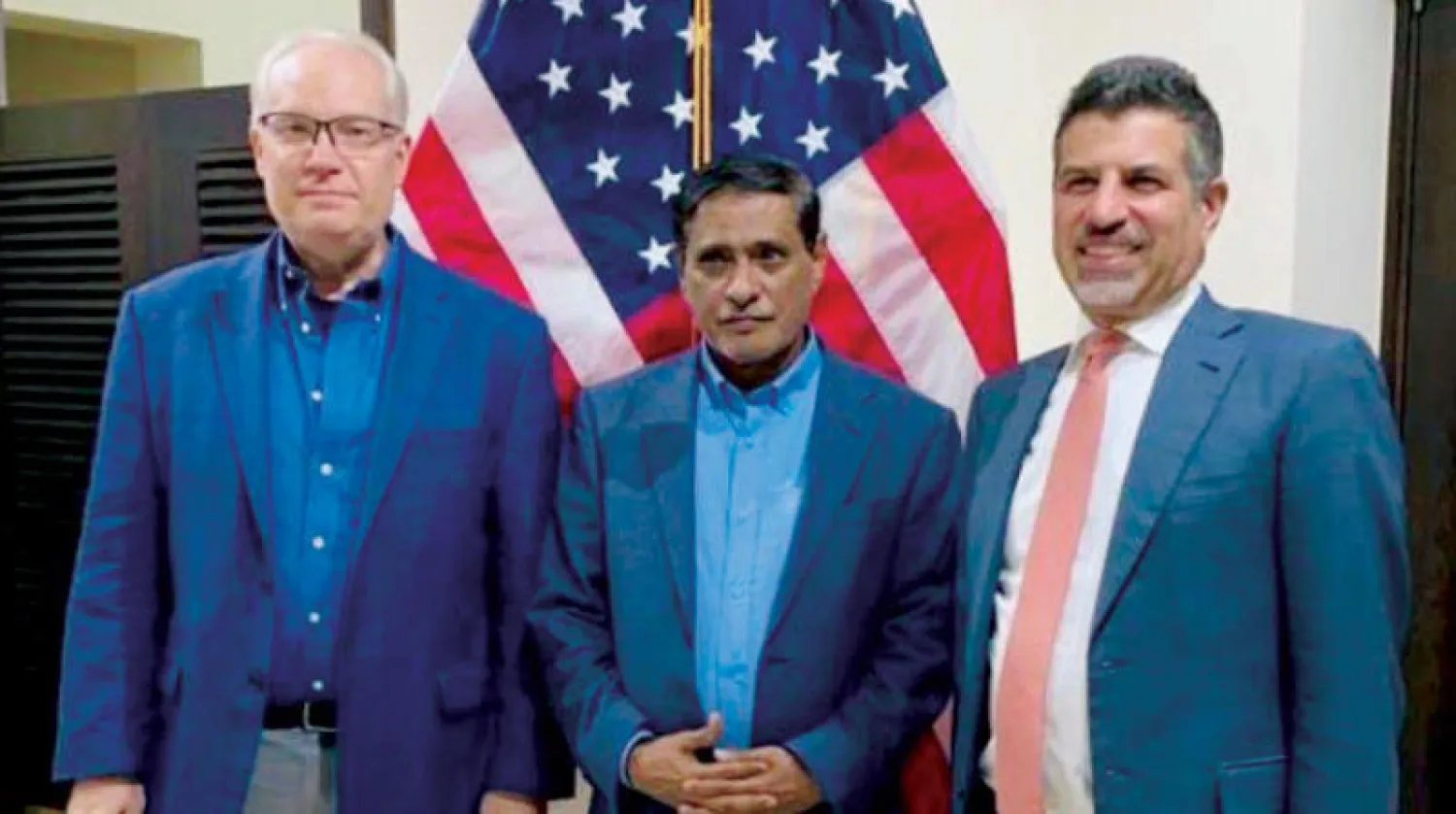 المبعوث الأميركي لليمن والسفير الأميركي خلال لقائهما عضو مجلس القيادة الرئاسي اليمني فرج البحسني في الرياض الأربعاء (الخارجية الأميركية)