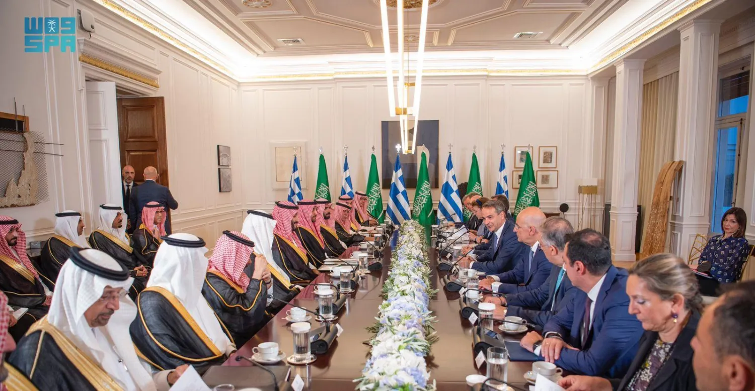 وفدا البلدين خلال الاجتماع الموسع في أثينا (واس)