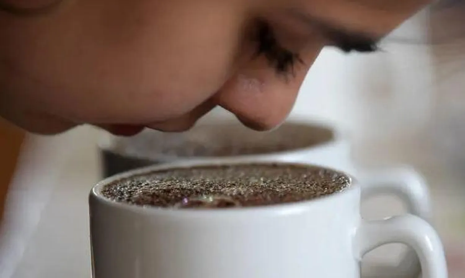 فقدان الشم والتذوق قد يؤدي إلى إصابة الأشخاص بالاكتئاب (أ.ف.ب)