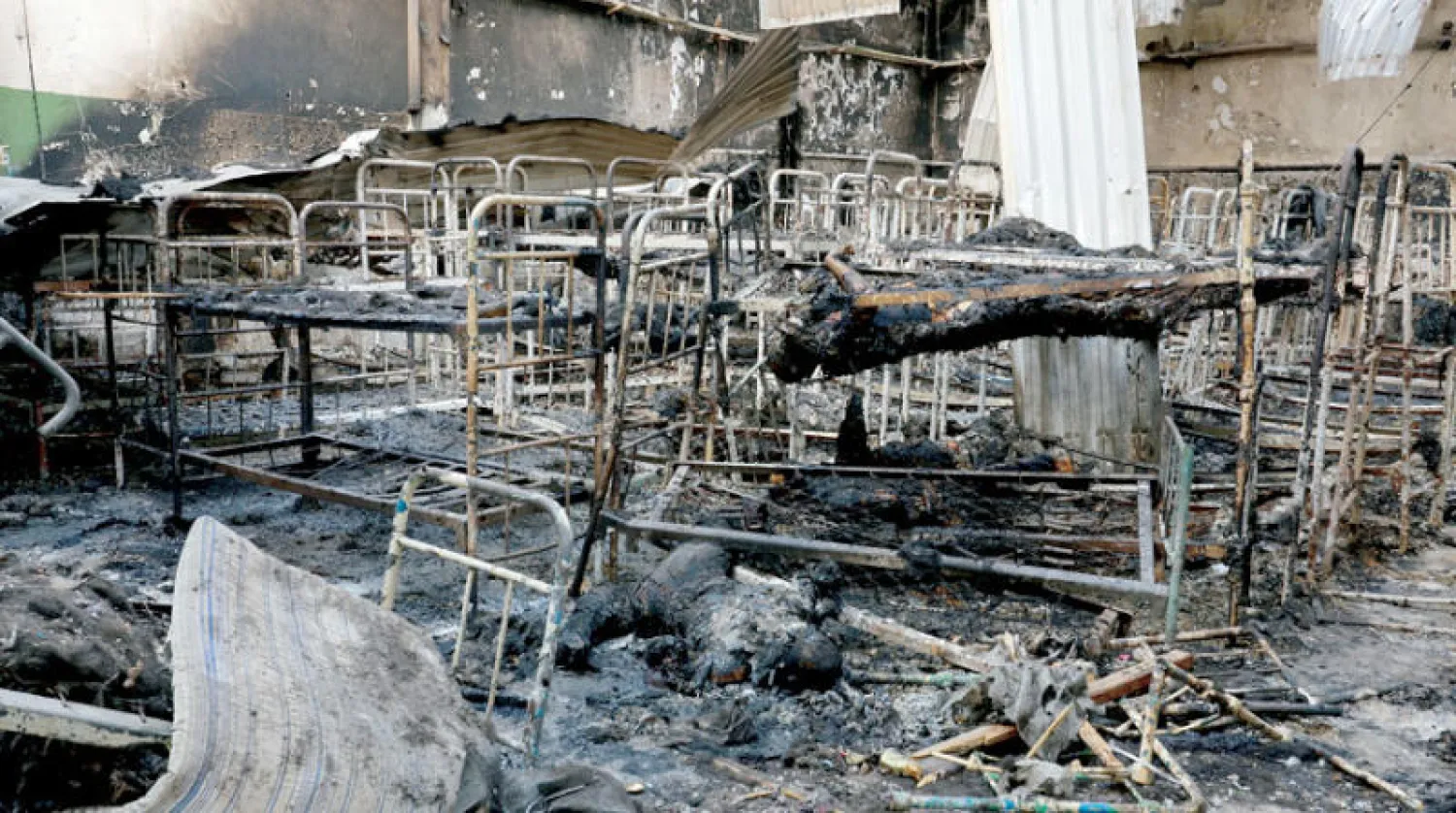 جانب من الدمار داخل مركز احتجاز الأسرى الأوكرانيين في أولينيفكا الذي استُهدف بقصف صاروخي الليلة قبل الماضية (رويترز)