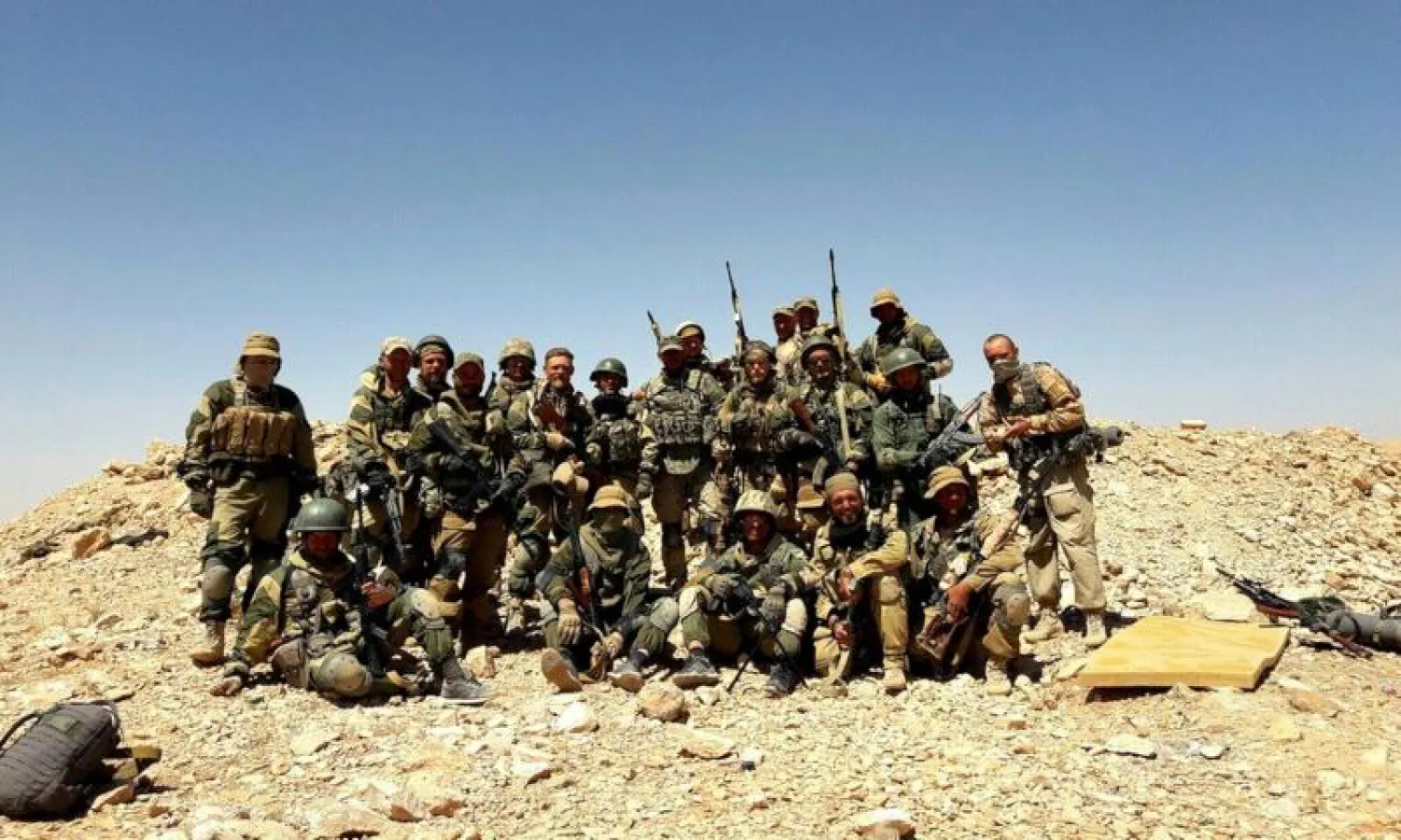 صورة نشرتها دائرة الأمن الأوكرانية تُظهر عناصر من «فاغنر» في مكان ما بأوكرانيا