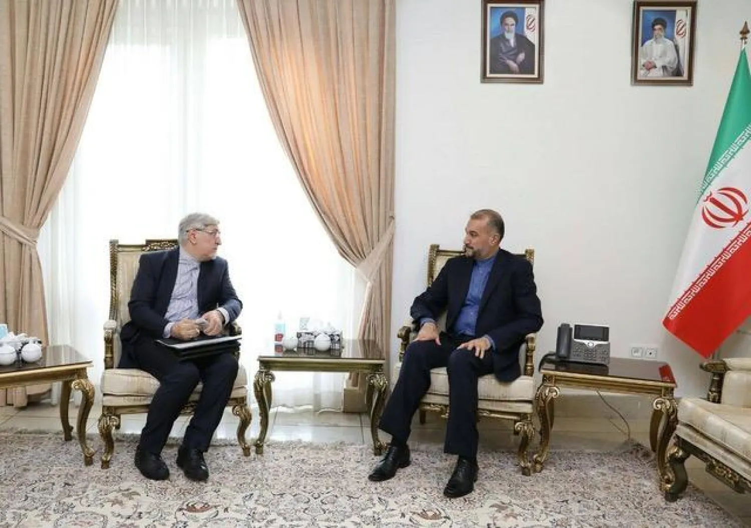 صورة نشرتها الخارجية الإيرانية من لقاء عبداللهيان ومحسن نذيري أصل مبعوث طهران الجديد إلى المنظمات الدولية في فيينا اليوم