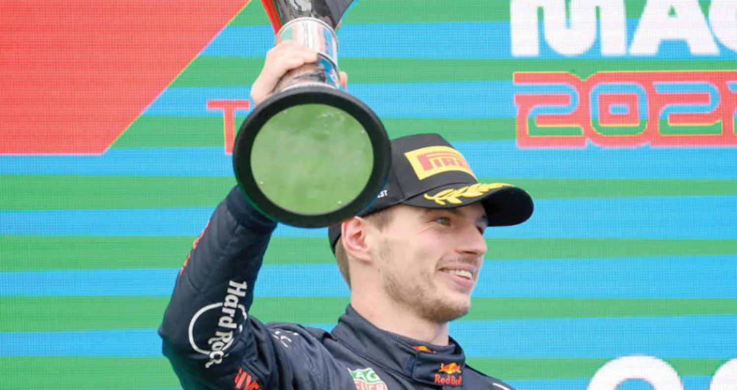 فيرستابن يحتفل بكأس  سباق المجر (اب ا)