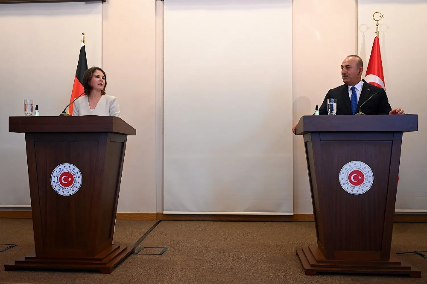 German Foreign Minister Annalena Baerbock (L) and her Turkish counterpart Mevlut Cavusoglu (R) give a press conference in Istanbul, on July 29, 2022. (AFP)
