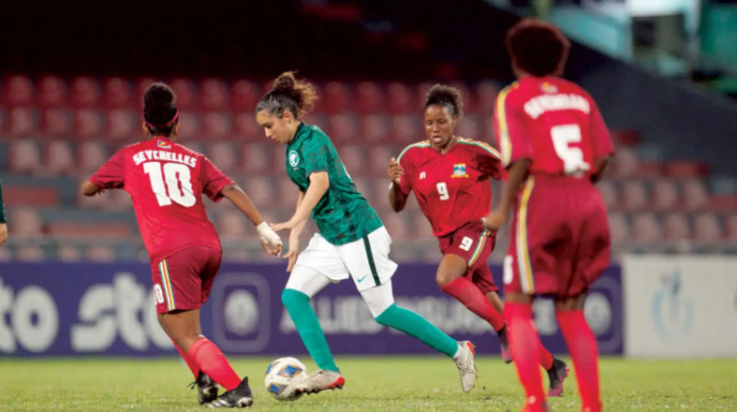 منتخب السيدات السعودي في مباراة سابقة (الشرق الأوسط)