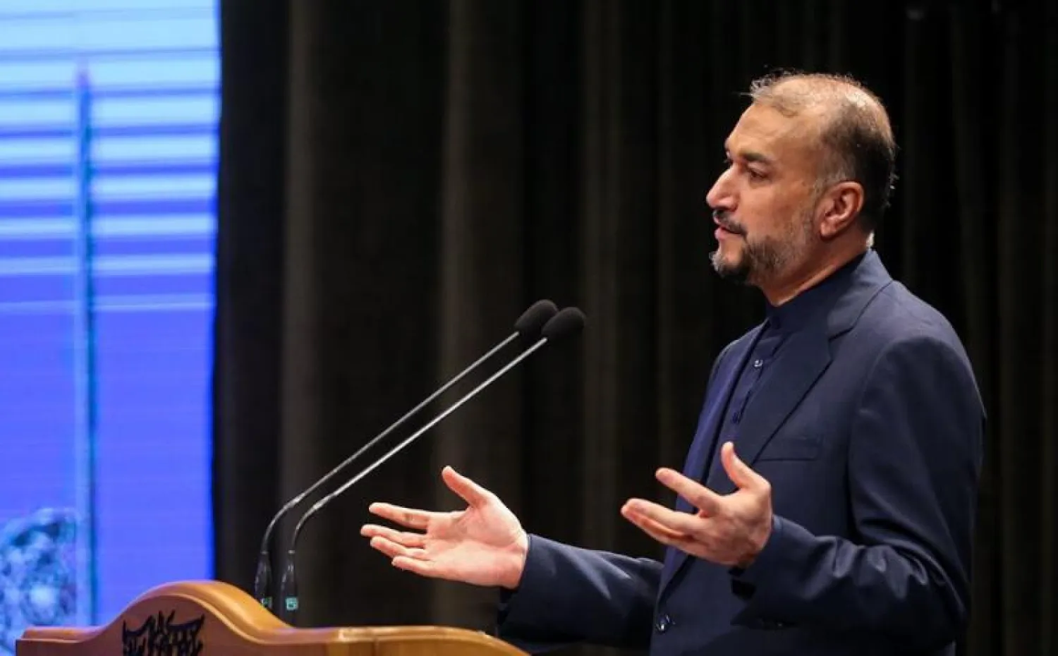 وزير الخارجية الإيراني حسين أمير عبد اللهيان يتحدث خلال مؤتمر في طهران اليوم