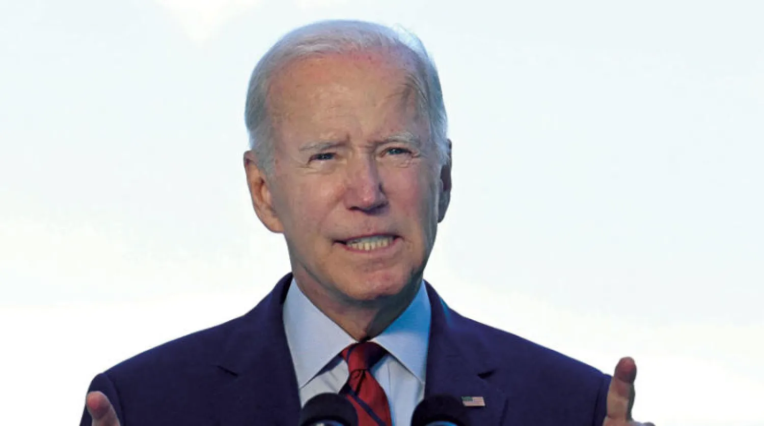 بايدن لدى إعلانه قتل الظواهري من شرفة البيت الأبيض مساء الاثنين (أ.ف.ب)