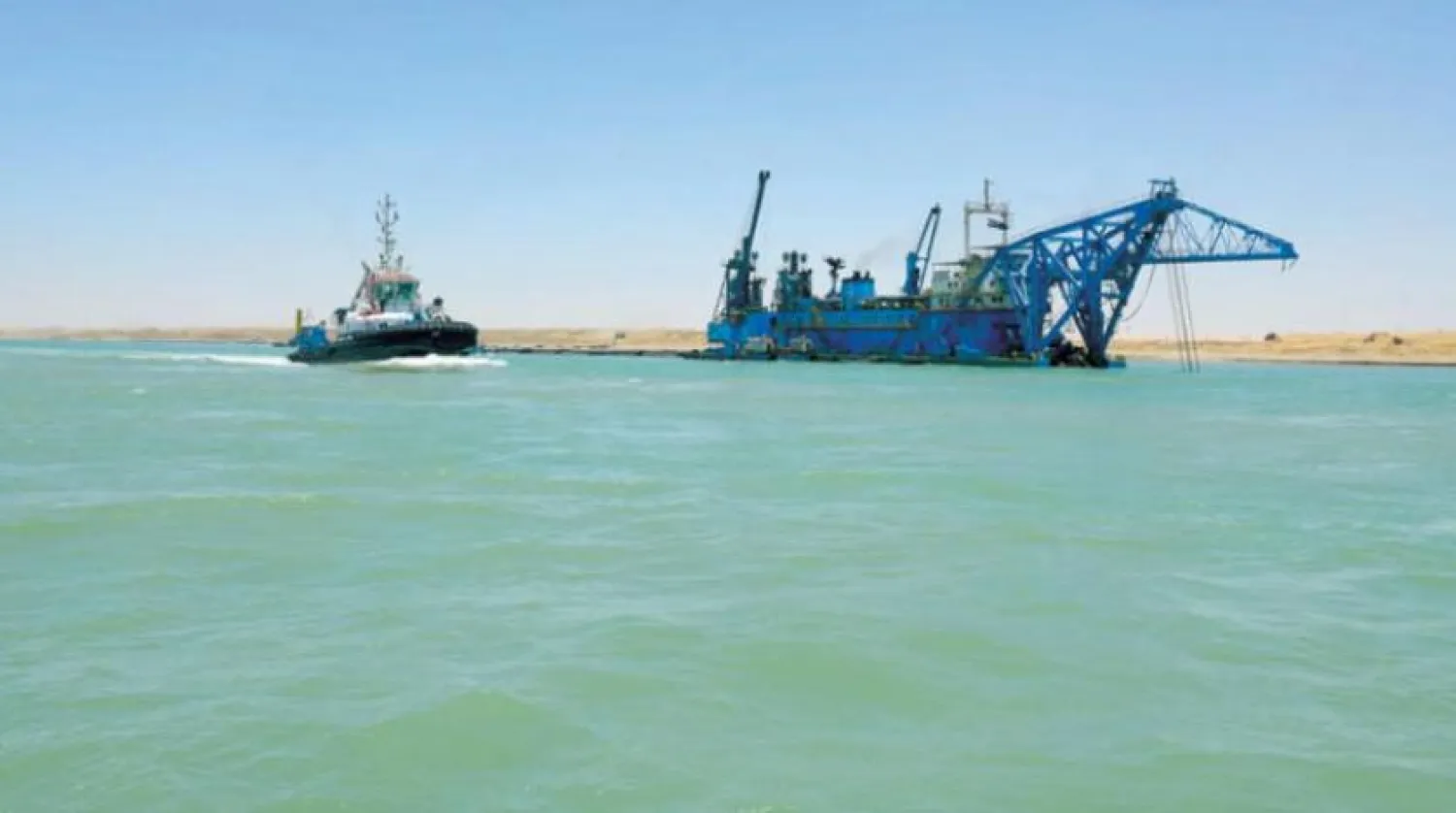  One of the naval units of the Suez Canal Authority fleet (Canal Authority official website) 
