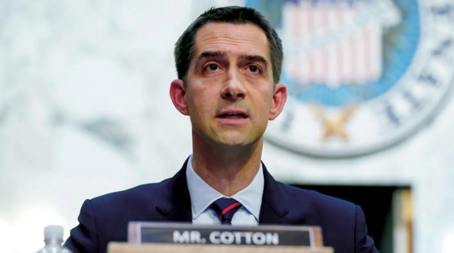 السيناتور الجمهوري توم كوتون يشارك في جلسة لمجلس الشيوخ مارس الماضي (أ.ب)