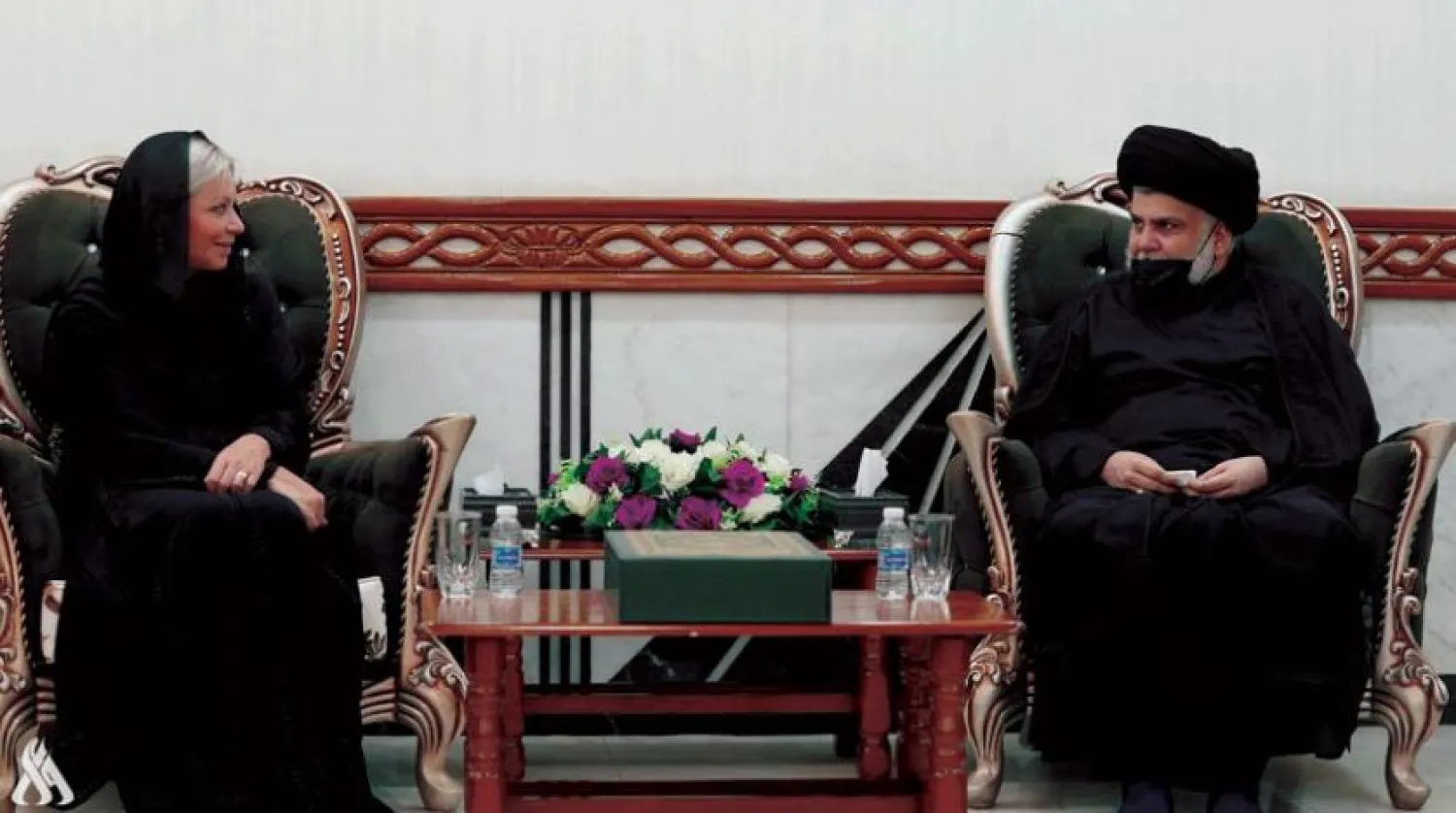 Mukteda es-Sadr, UNAMI Başkanı Jeanine Hennis-Plasschaert ile Necef’teki ofisinde görüştü. (INA)