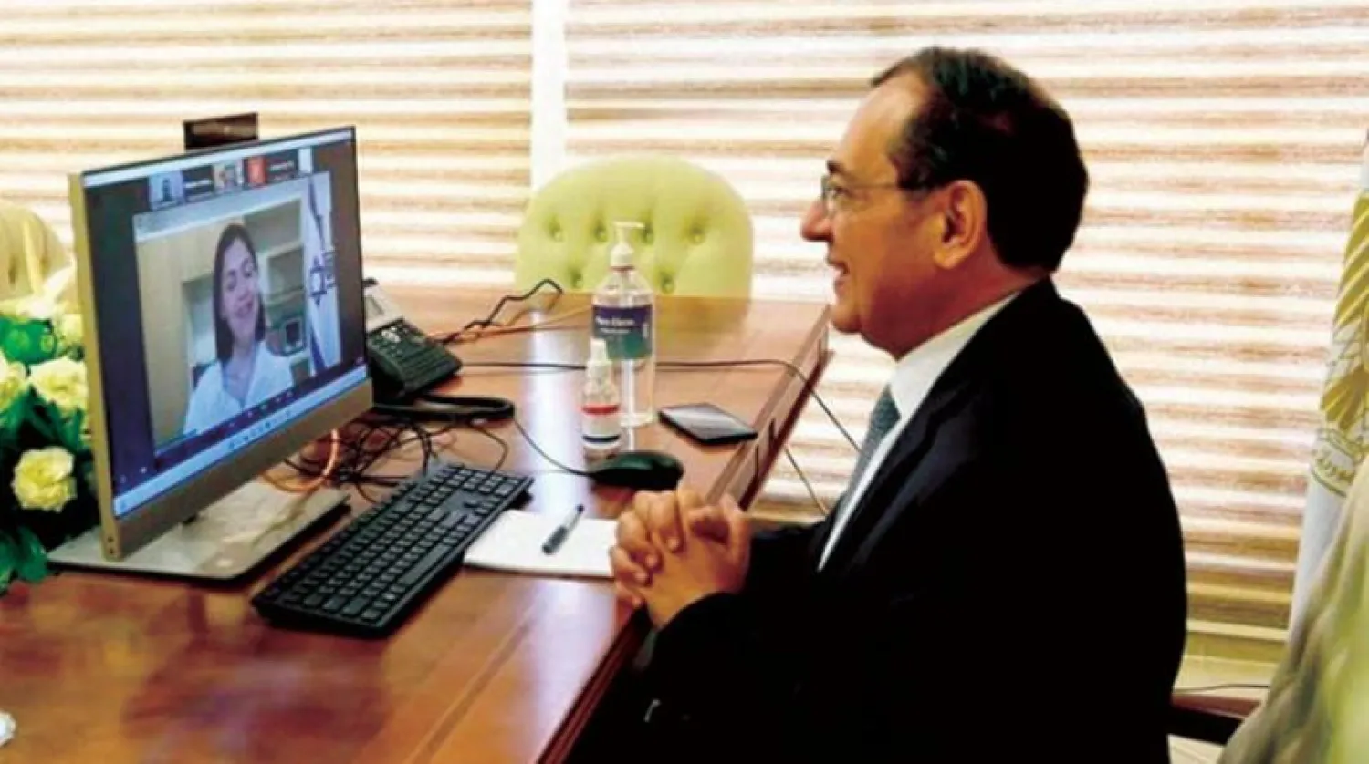 Minister of Petroleum and Mineral Resources Tarek El Molla and Israeli Minister of Energy Karine El Harrar discuss the latest developments in the natural gas sector. (Egyptian government)