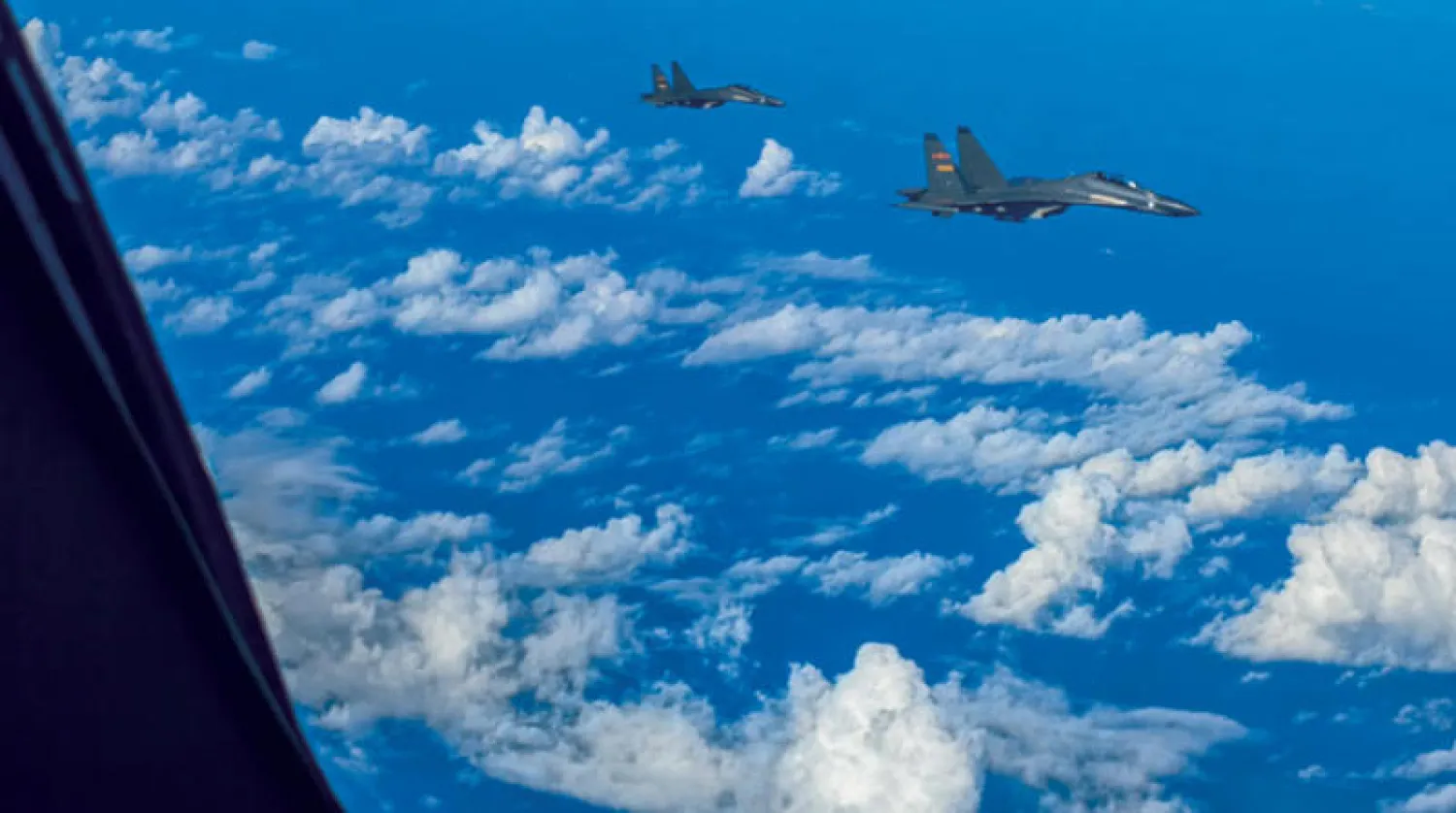 صورة وزعتها وكالة الأنباء الصينية الرسمية لمقاتلتين خلال مناورات أمس حول تايوان (أ.ب)