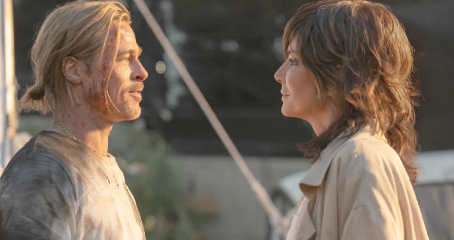 ساندرا بولوك وبراد بيت في لقطة من «بوليت تراين» (أ.ب)