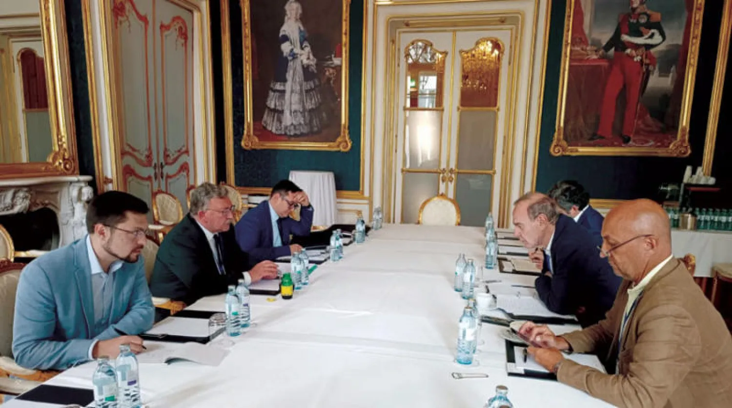 صورة نشرها أوليانوف على تويتر من اجتماعه مع مورا أول من أمس