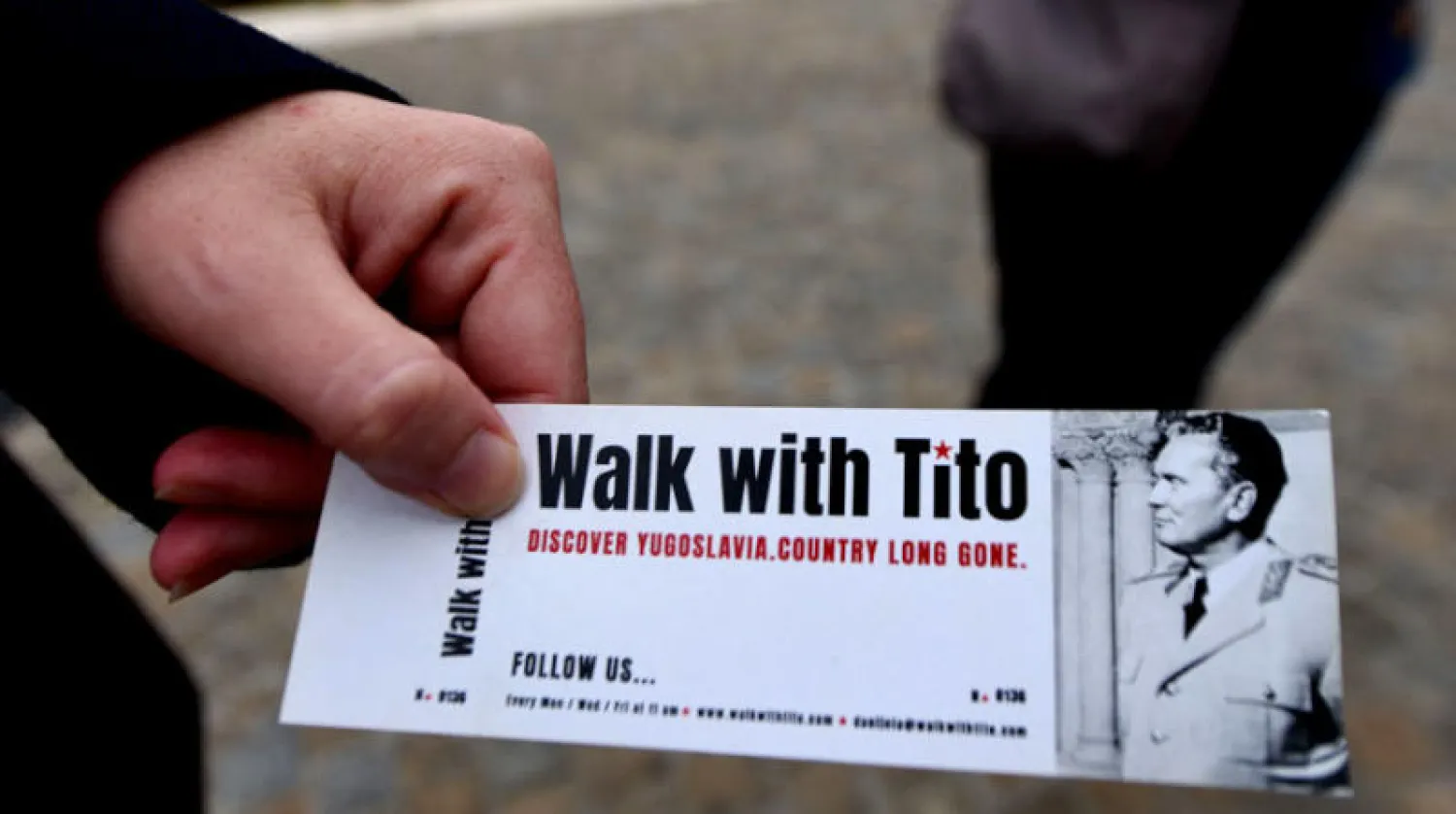 صورة الزعيم الراحل على ملصق الدعوة الى الجولة (أ.ف.ب)